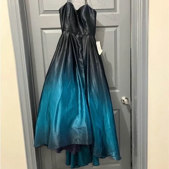 Betsy & Adam gown - Picture 4 of 4